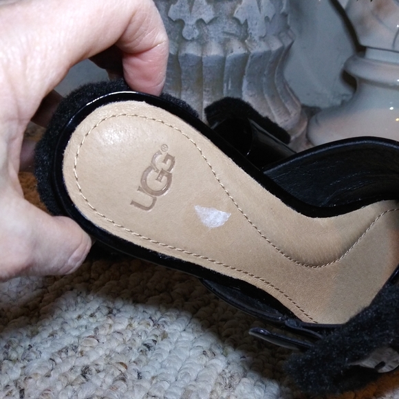 NWT UGG Hayden Blk Patent/Fur Mary Jane Pump Mules - Picture 3 of 11